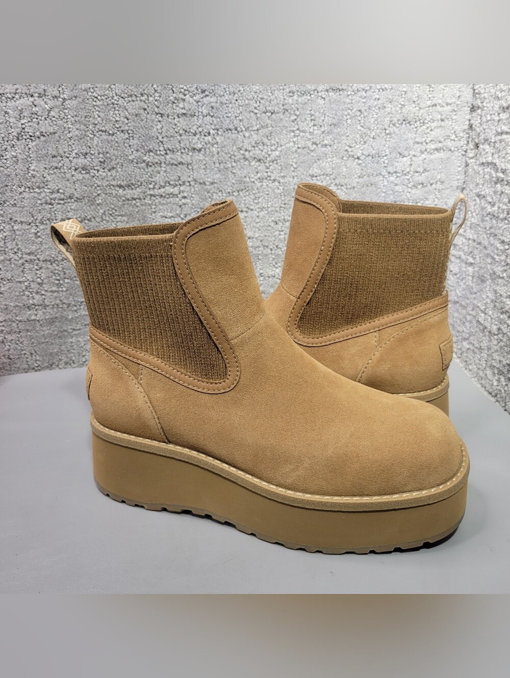 UGG Cityfunc Chelsea Women's Size US 7 Chestnut boots. - Picture 2 of 15